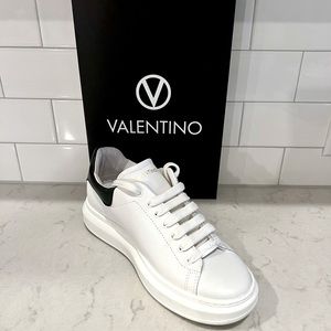 Valentino by Mario Valentino Fresia sneaker size 9.5.